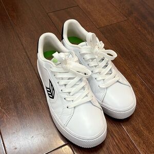 Cariuma. White sneakers. Size 9. Great shape.